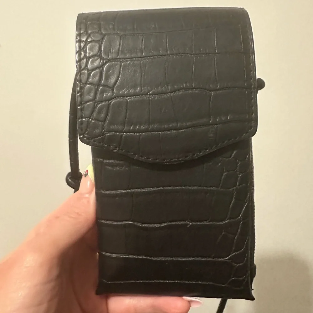 Black Crocodile Pattern Phone Pouch